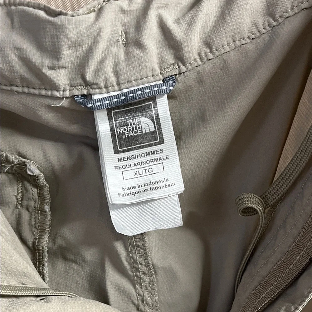 The North Face Men's shorts in Khaki/Taupe - Picture 2 of 3